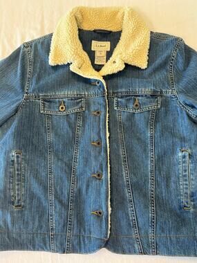 LL Bean Sherpa Lined Denim Trucker Jacket. Corduroy Collar/Cuff Accents